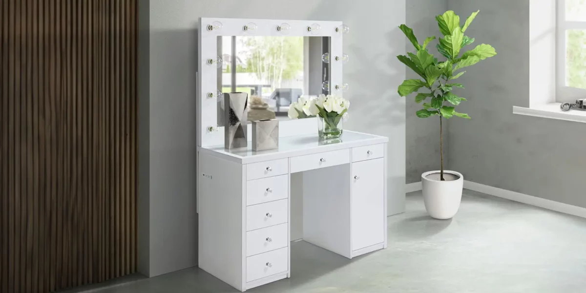 Amia Vanity